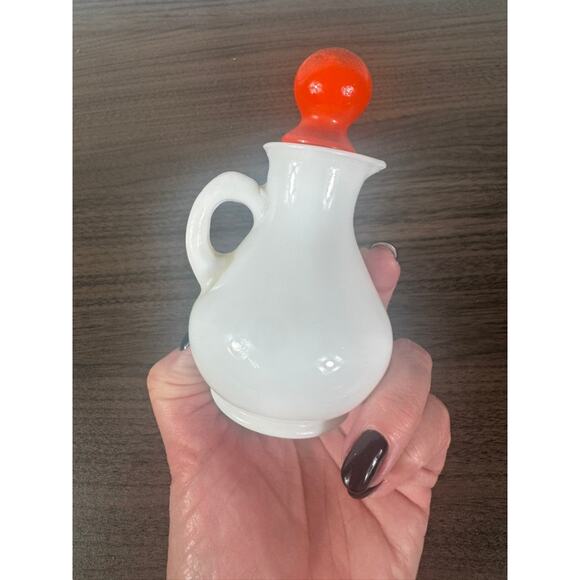 intage Avon Strawberry Decanter Cologne Bottle White Milk Glass with Red Stopper - Picture 3 of 3